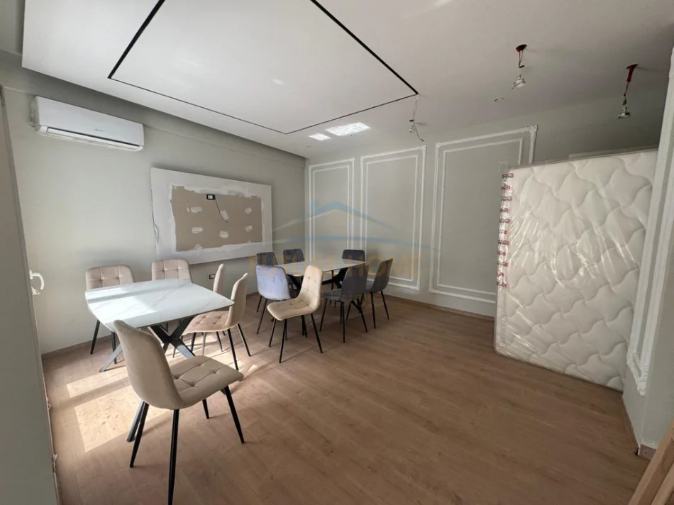 Tirane, shes apartament 2+1+Ballkon Kati 6, 97 m² 190.000 € (Rruga 5 Maj)