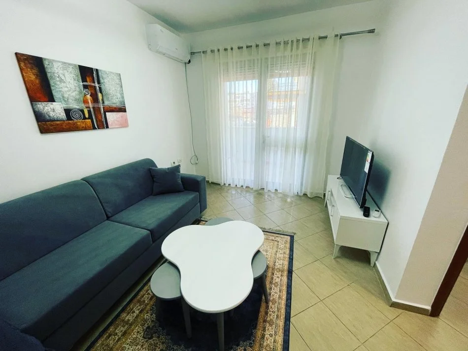 Tirane, jepet me qera apartament 1+1+Ballkon Kati 4, 65 m² 550 € (rruga e Dibres)