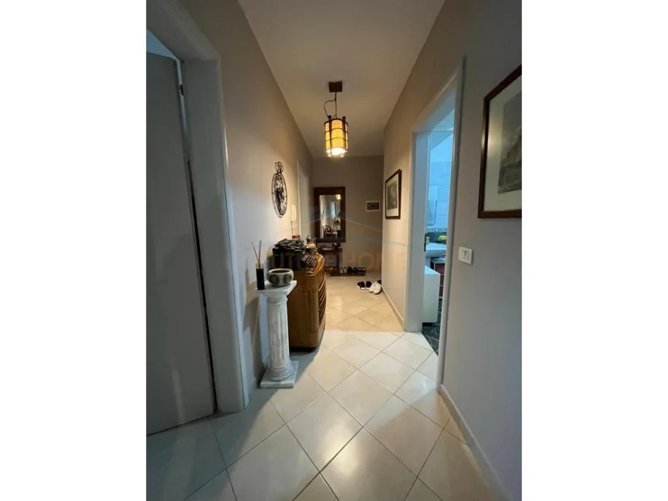 Tirane, shitet apartament 2+1+Ballkon Kati 3, 76 m² 175.000 € (Ish Parku i Autobuzave, Rruga Ndre Mjeda)