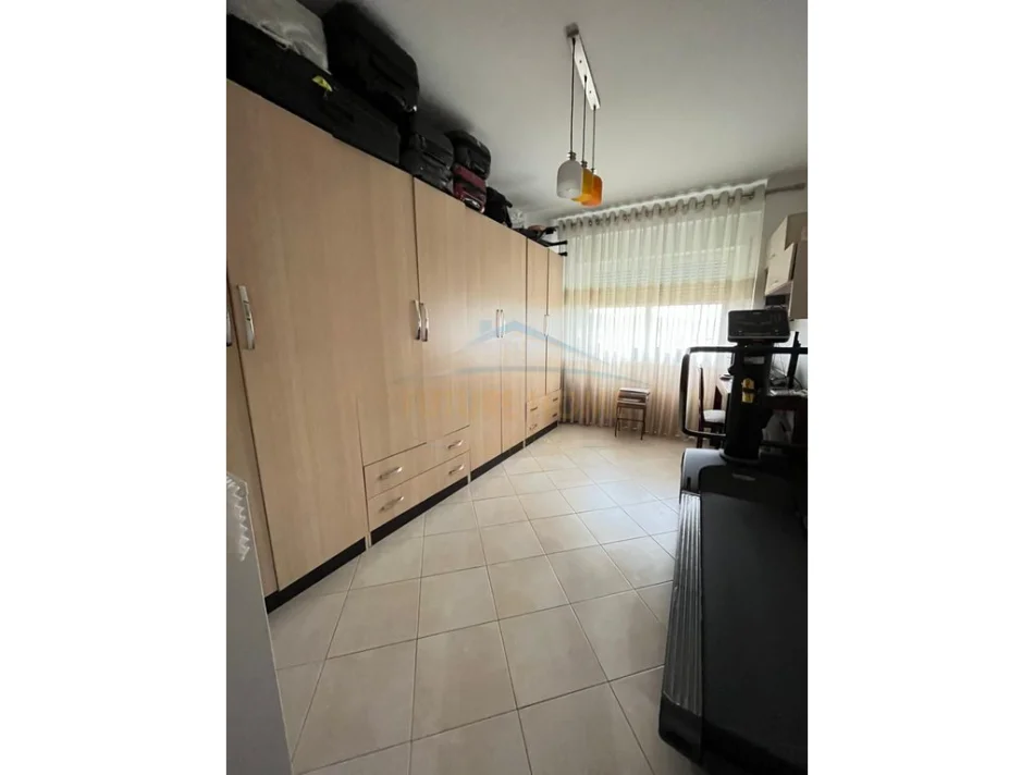 SHITET APARTAMENT 2+1 ISH PARKU