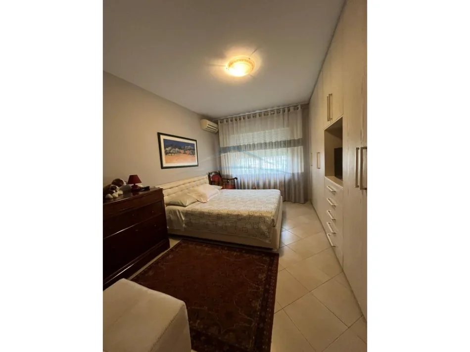 SHITET APARTAMENT 2+1 ISH PARKU