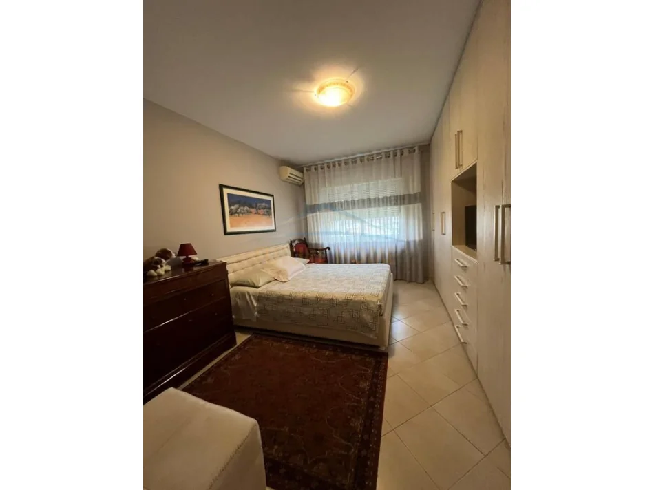 Tirane, shitet apartament 2+1+Ballkon Kati 3, 76 m² 175.000 € (Ish Parku i Autobuzave, Rruga Ndre Mjeda)
