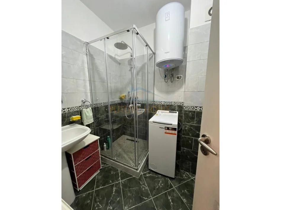Tirane, shitet apartament 2+1+Ballkon Kati 3, 76 m² 175.000 € (Ish Parku i Autobuzave, Rruga Ndre Mjeda)