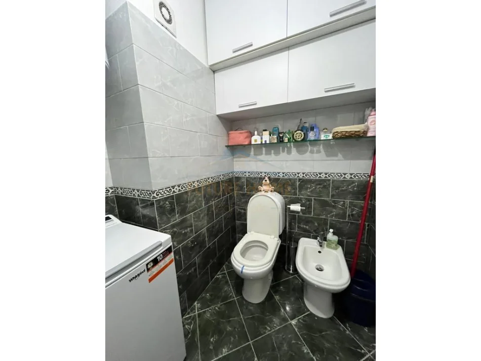 Tirane, shitet apartament 2+1+Ballkon Kati 3, 76 m² 175.000 € (Ish Parku i Autobuzave, Rruga Ndre Mjeda)