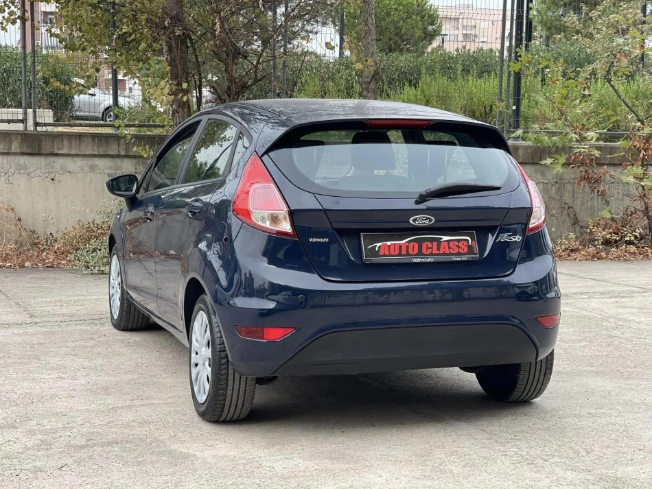 Tirane, shes makine FORD FIESTA Benzin+Gaz, blu e errët manuale Klima 134.000 km 5.200 €