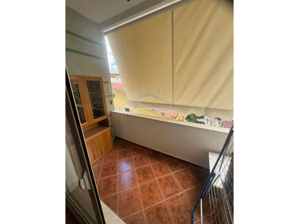 Tirane, jepet me qera apartament 1+1 Kati 3, 61 m² 350 € (Fresku)