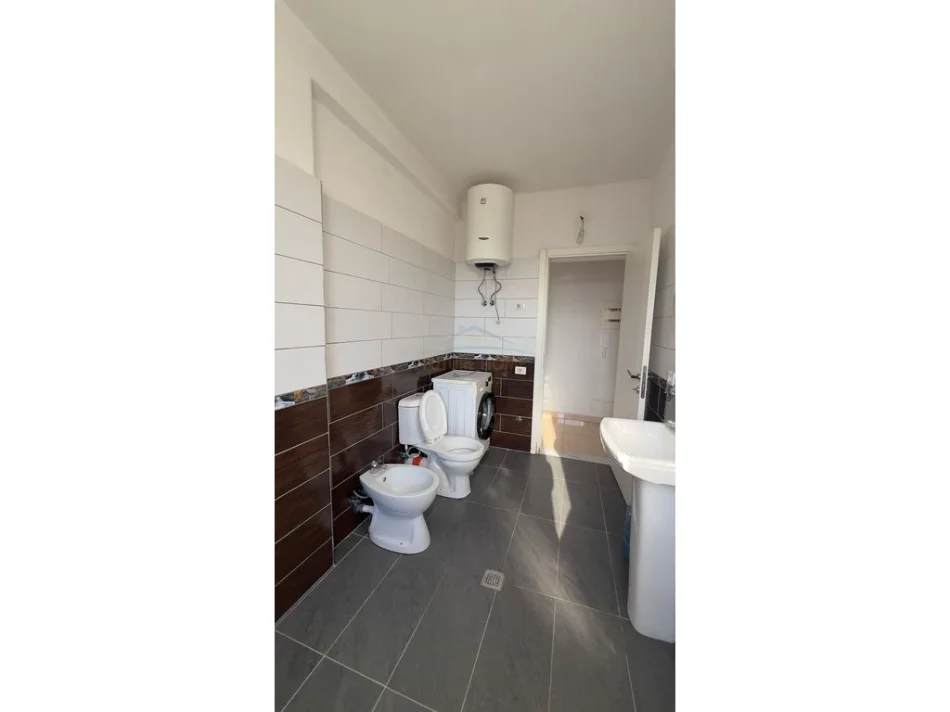 Tirane, jepet me qera apartament 2+1 Kati 8, 89 m² 350 € (Kamez)