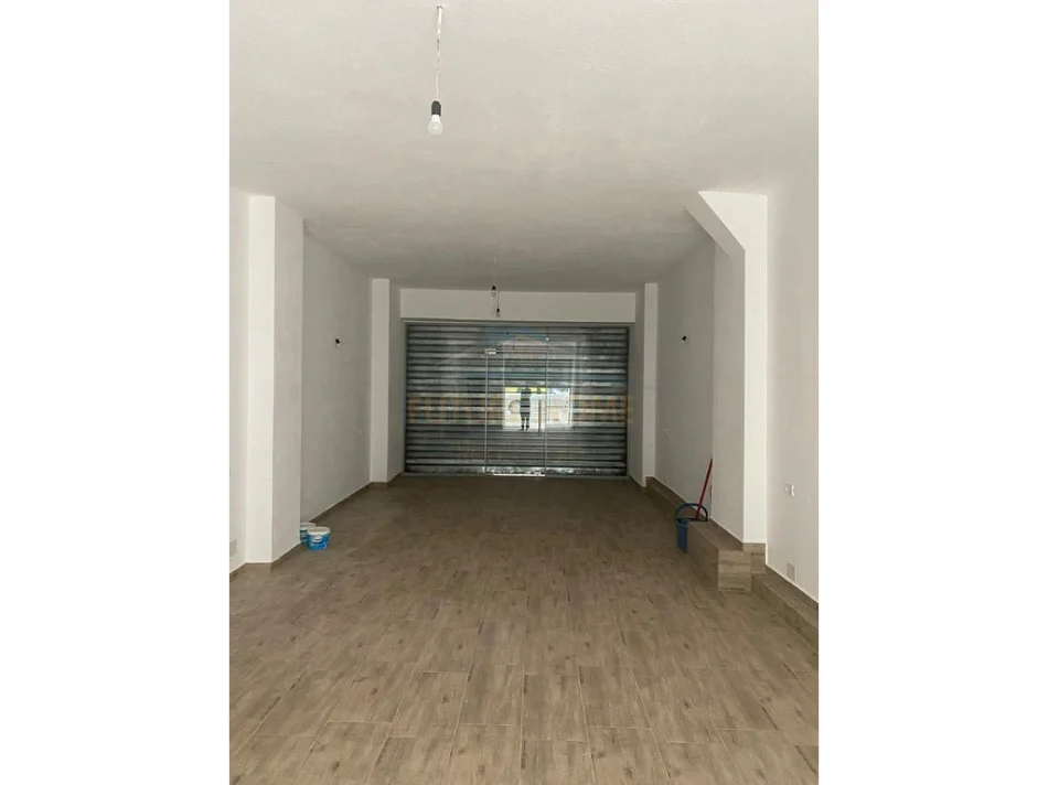 Tirane, shitet ambjent biznesi Kati 0, 49 m² 180.000 € (Pallati me Shigjeta)