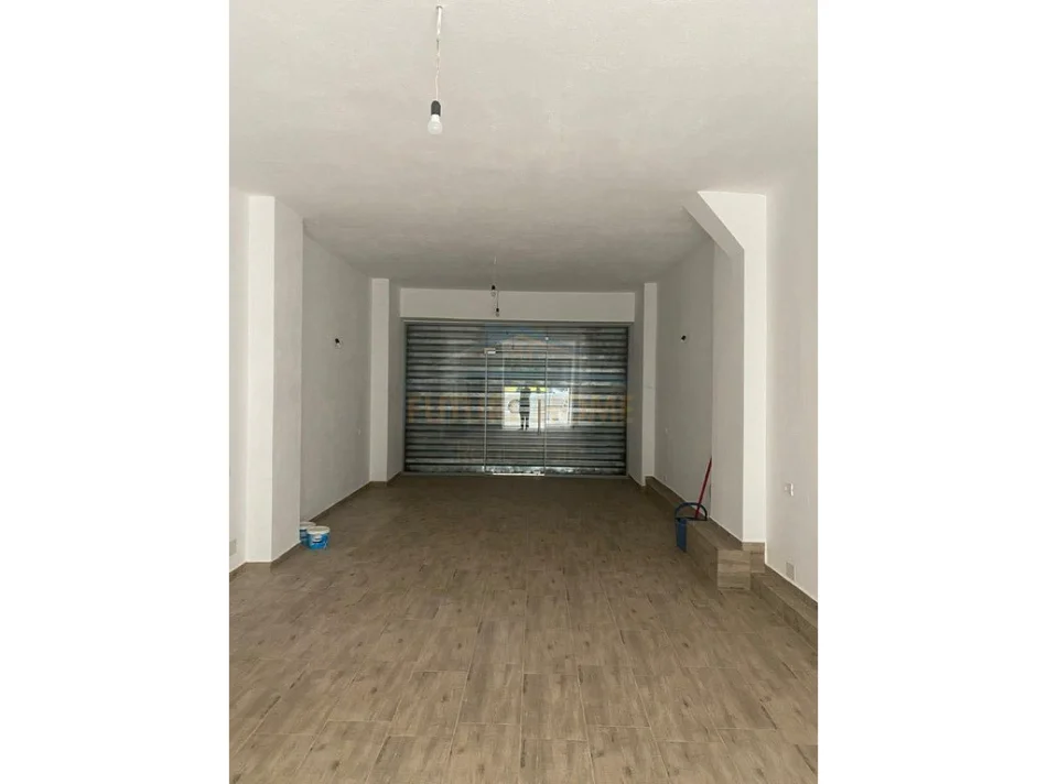 Tirane, shes ambjent biznesi Kati 0, 50 m² 180.000 € (Pallati me Shigjeta, Tirane,)