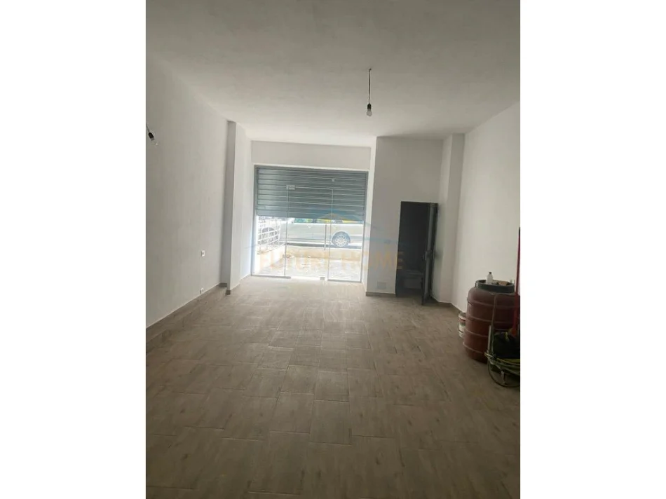 Tirane, shes ambjent biznesi Kati 0, 50 m² 180.000 € (Pallati me Shigjeta, Tirane,)