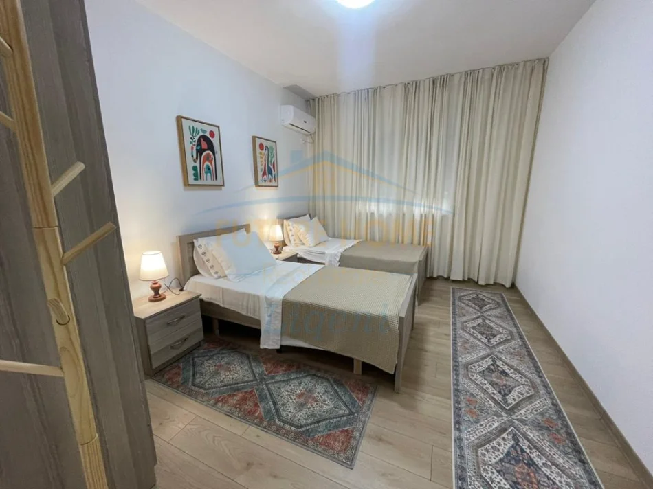 Tirane, jepet me qera apartament 2+1+Ballkon Kati 1, 88 m² 850 € (Kafe Flora)