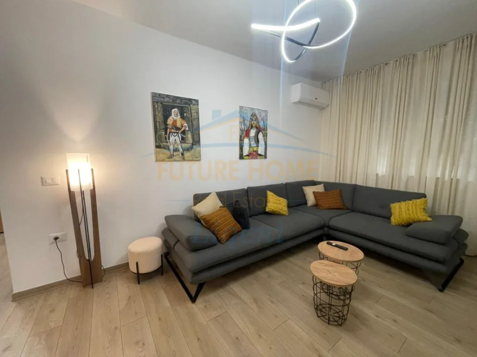 Tirane, jepet me qera apartament 2+1+Ballkon Kati 1, 88 m² 850 € (Kafe Flora)