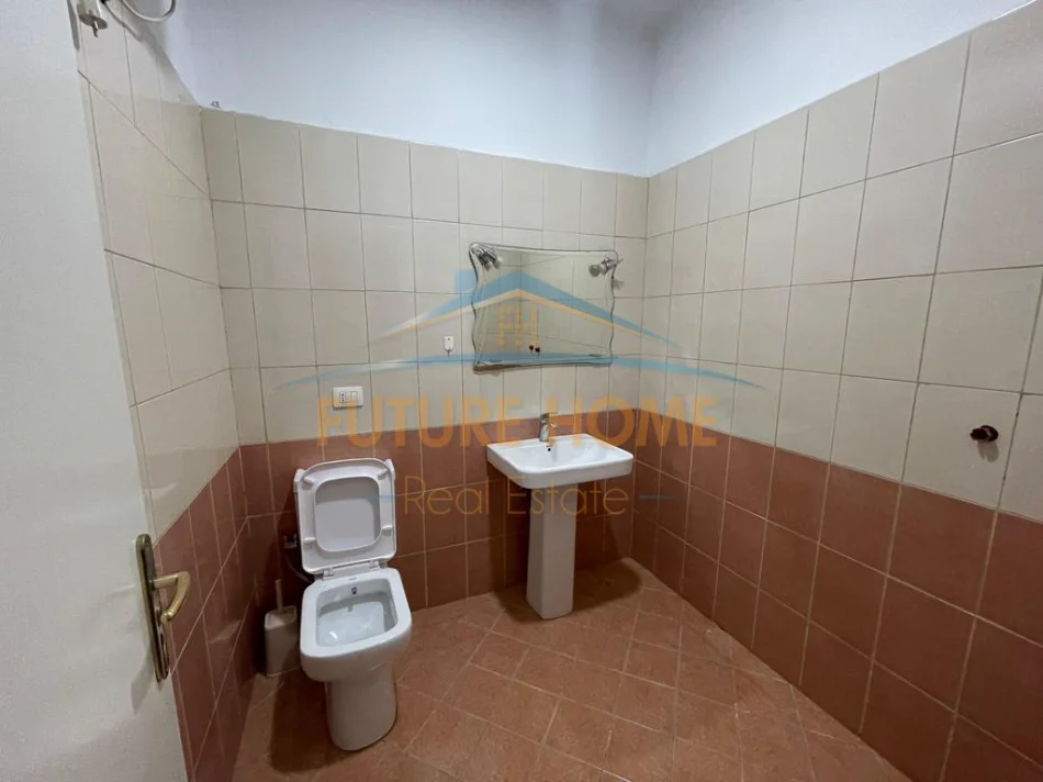 Tirane, shitet apartament 2+1+Ballkon Kati 1, 122 m² 210.000 € 