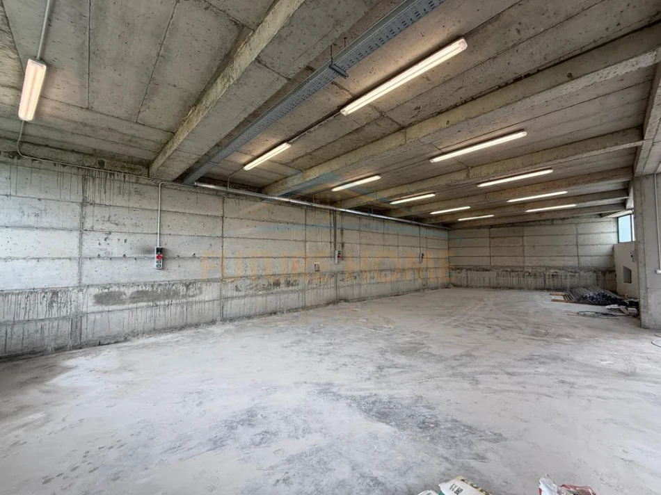Tirane, jepet me qera ambjent biznesi Kati 0, 205 m² 2.000 € (Fushe-Preze)