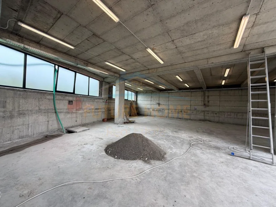Tirane, jepet me qera ambjent biznesi Kati 0, 205 m² 2.000 € (Fushe-Preze)