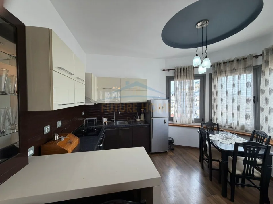 Tirane, jepet me qera apartament 2+1+Ballkon Kati 11, 80 m² 750 € (Pazar i ri)