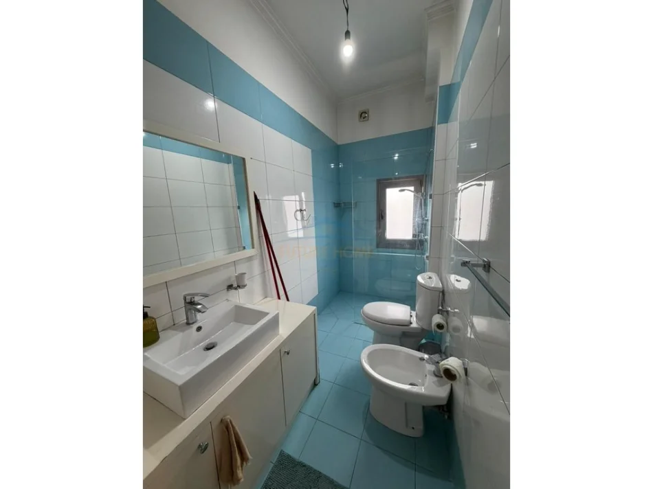 Tirane, jepet me qera apartament 2+1 Kati 11, 80 m² 750 € (PAZARI I RI)