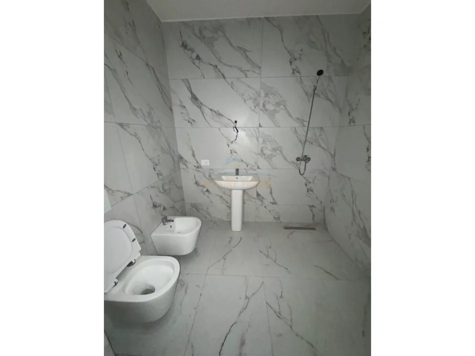 Tirane, shitet apartament 2+1 Kati 3, 87 m² 145.000 € (Paskuqan)