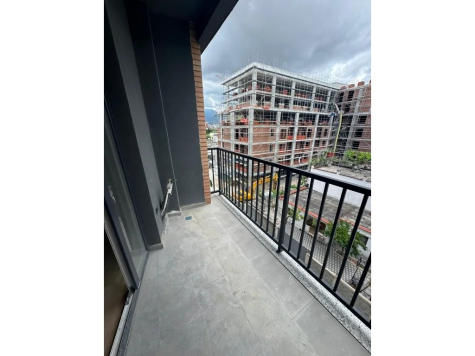 Tirane, shitet apartament 1+1 , 87 m² 145.000 € (Paskuqn)