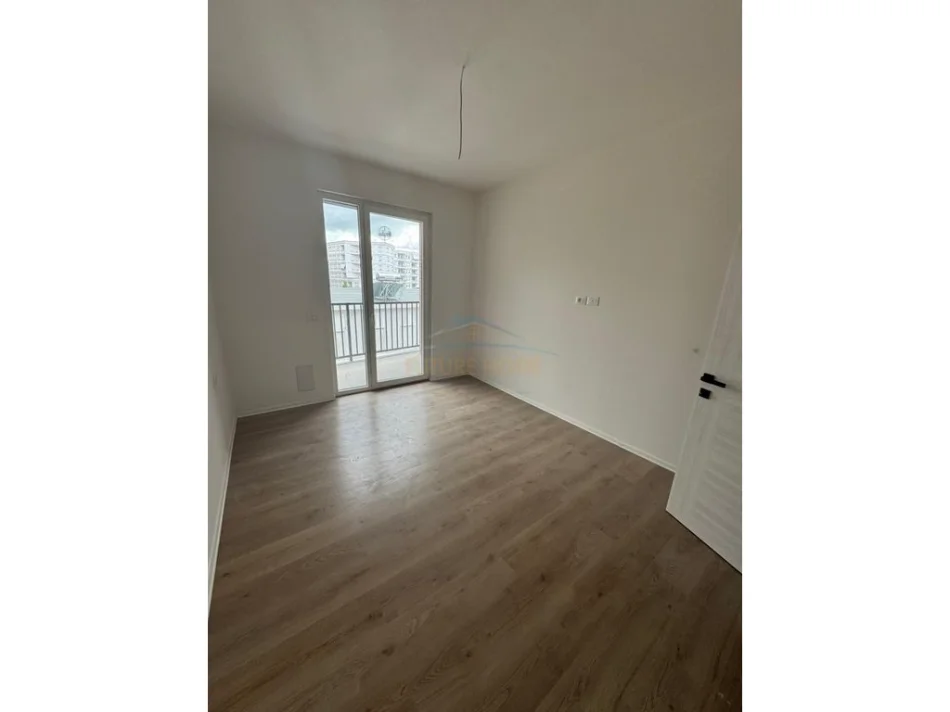 Tirane, shitet apartament 1+1 , 87 m² 145.000 € (Paskuqn)
