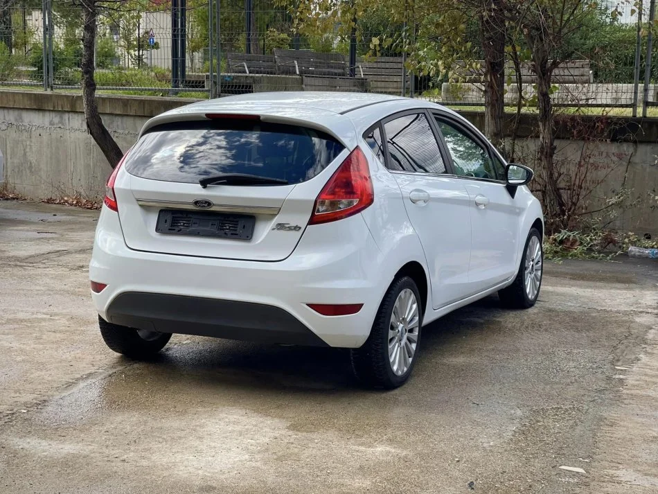 Tirane, shes makine FORD FIESTA Benzin, e bardhë manuale Kondicioner 200.943 km 3.790 €