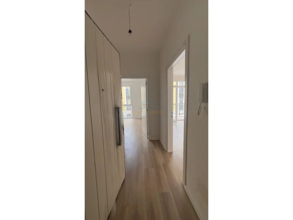 Tirane, shitet apartament 1+1 Kati 1, 104.784 € 