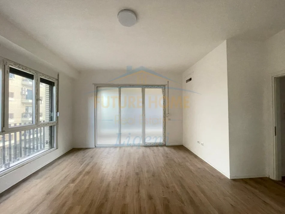 Tirane, jepet me qera apartament 3+1 Kati 2, 143 m² 300.000 € (Ish fusha aviacionit)