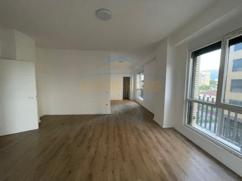 Tirane, jepet me qera apartament 3+1 Kati 2, 143 m² 300.000 € (Ish fusha aviacionit)