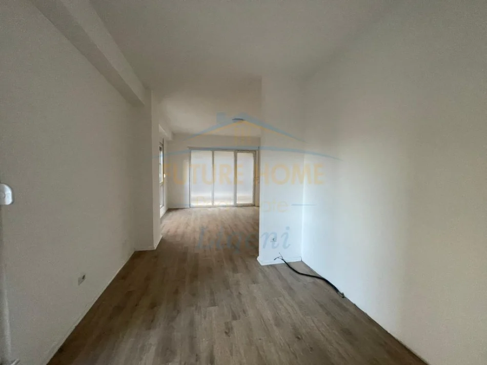Tirane, jepet me qera apartament 3+1 Kati 2, 143 m² 300.000 € (Ish fusha aviacionit)