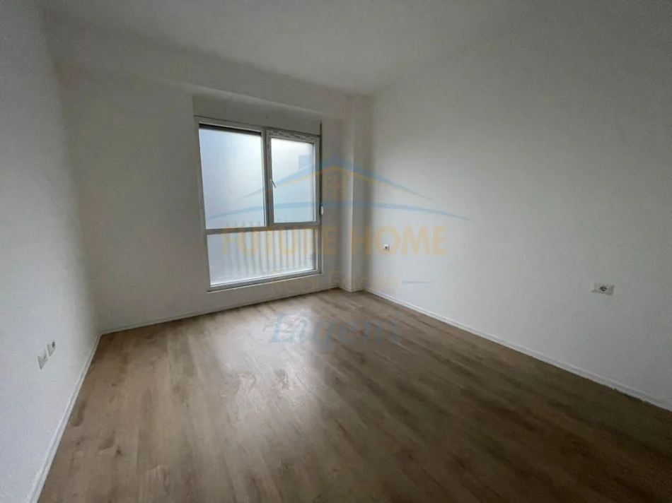 Tirane, shitet apartament 3+1+Aneks+Ballkon Kati 2, 143 m² 300.000 € (Fusha e Aviacionit)