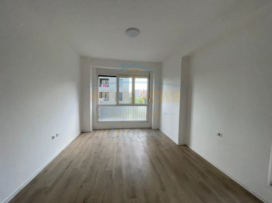 Tirane, jepet me qera apartament 3+1 Kati 2, 143 m² 300.000 € (Ish fusha aviacionit)