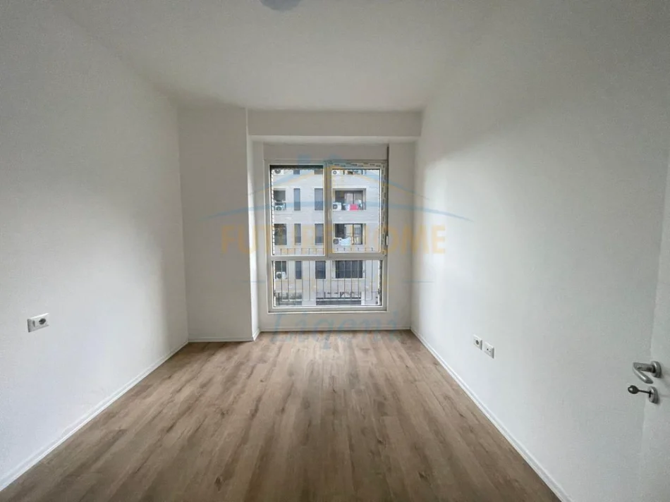 Tirane, jepet me qera apartament 3+1 Kati 2, 143 m² 300.000 € (Ish fusha aviacionit)