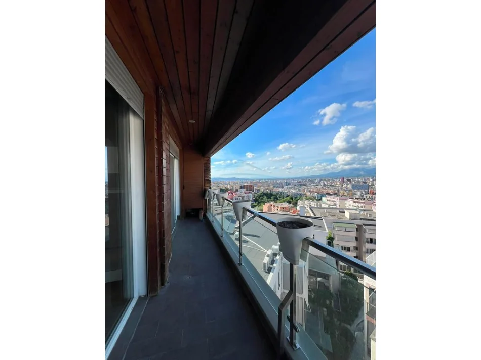 Tirane, jepet me qera apartament 2+1 Kati 4, 100 m² 900 € (Kopshti Botanik)