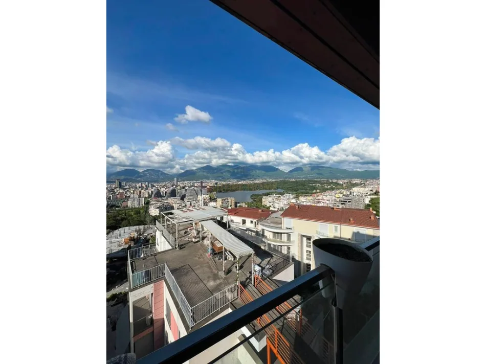 Tirane, jepet me qera apartament 2+1 Kati 4, 100 m² 900 € (Kopshti Botanik)