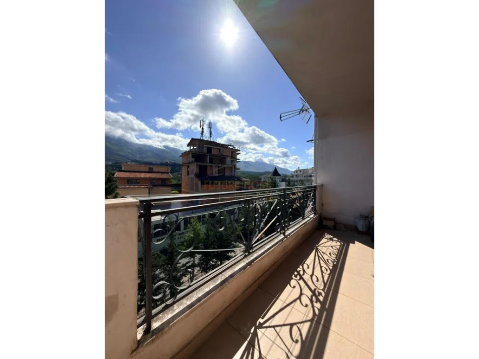 Tirane, shitet apartament 2+1+Ballkon Kati 3, 87 m² 132.000 € (Fresk)
