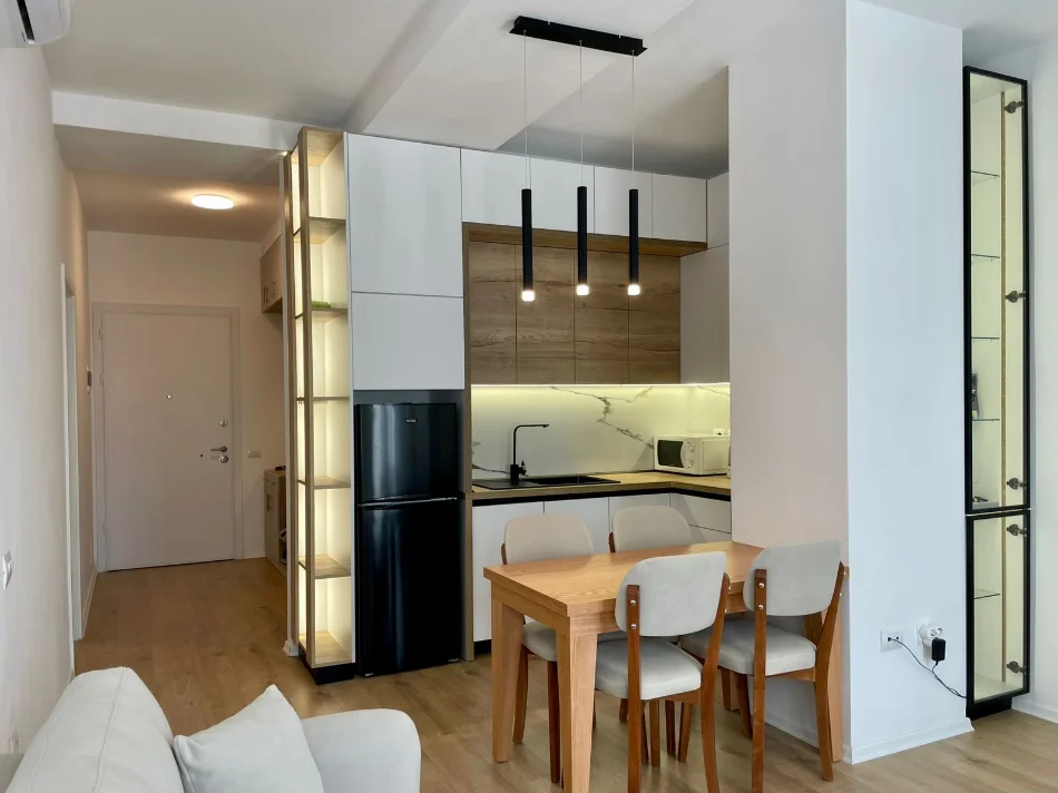 Tirane, jepet me qera apartament 1+1+Ballkon Kati 10, 550 € (Rruga Siri Kodra)