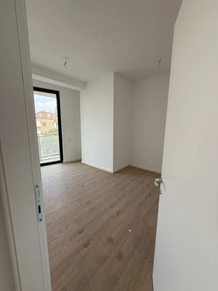 Tirane, jepet me qera ambjent biznesi , 152 m² 1.500 € (Mine Peza)