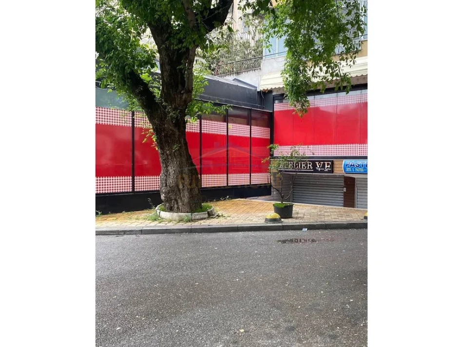 Tirane, jepet me qera ambjent biznesi Kati 0, 33 m² 500 € 