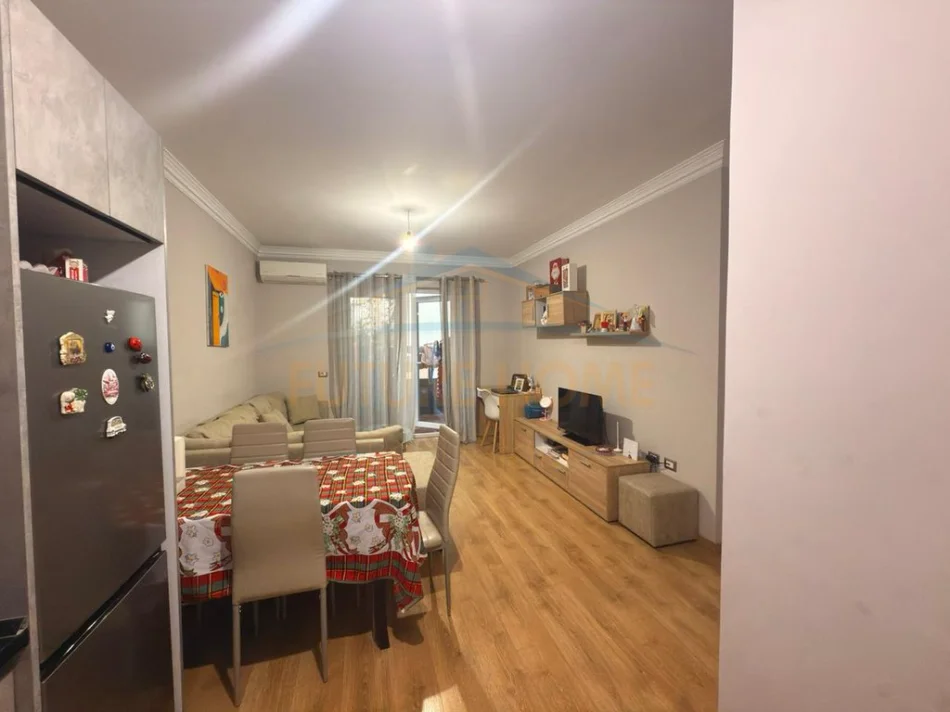Tirane, shitet apartament 1+1 , 68 m² 120.000 € (Unaza e Re)