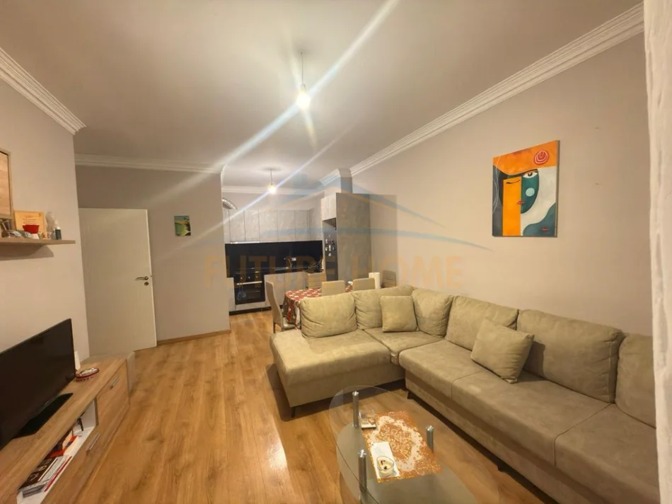 Tirane, shitet apartament 1+1 , 68 m² 120.000 € (Unaza e Re)