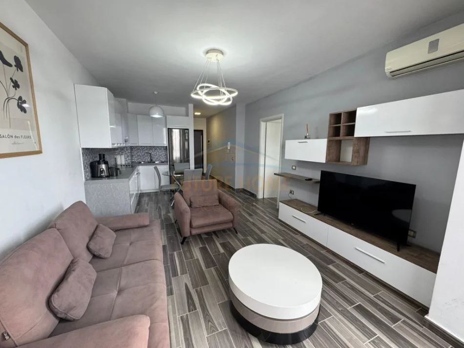 Tirane, jepet me qera apartament 1+1 Kati 3, 65 m² 550 € (Kompleksi Ferrari, Rruga Peti)