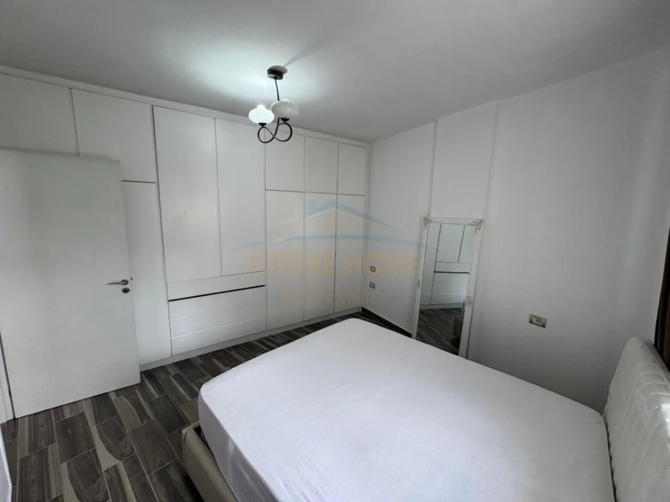 Tirane, jepet me qera apartament 1+1 Kati 3, 65 m² 550 € (Kompleksi Ferrari, Rruga Peti)