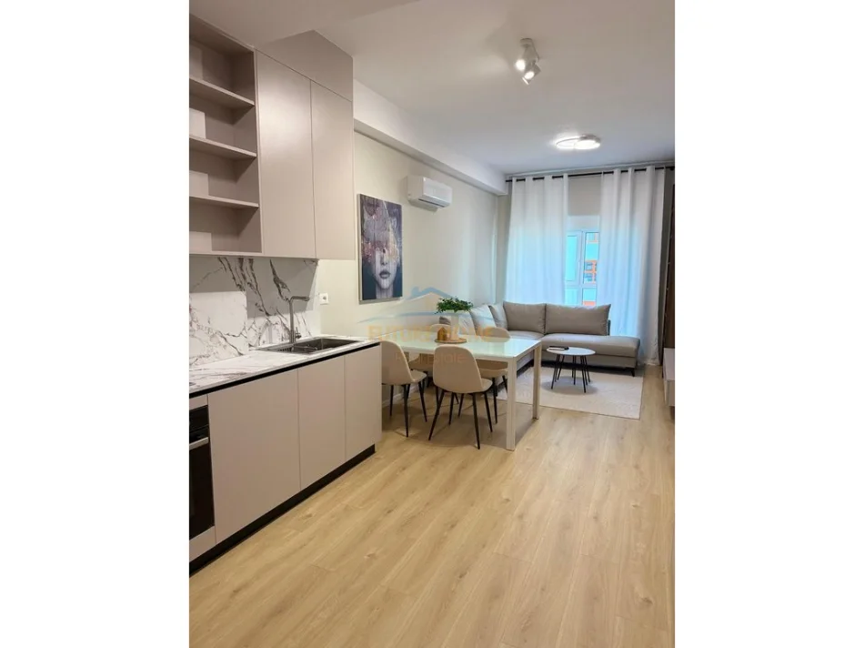 Tirane, jepet me qera apartament 1+1+Ballkon Kati 3, 57 m² 450 € (Ali Demi)