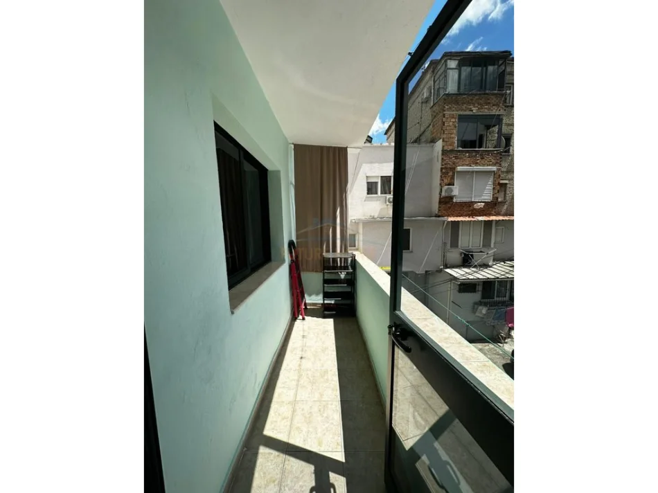 Tirane, jepet me qera apartament 1+1 Kati 3, 42 m² 450 € (Rruga e Elbasanit)