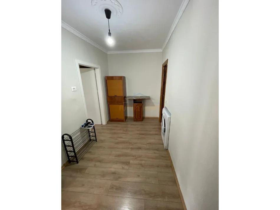 Tirane, jap me qera apartament 1+1 Kati 6, 53 m² 400 € (Laprakë , Tiranë)
