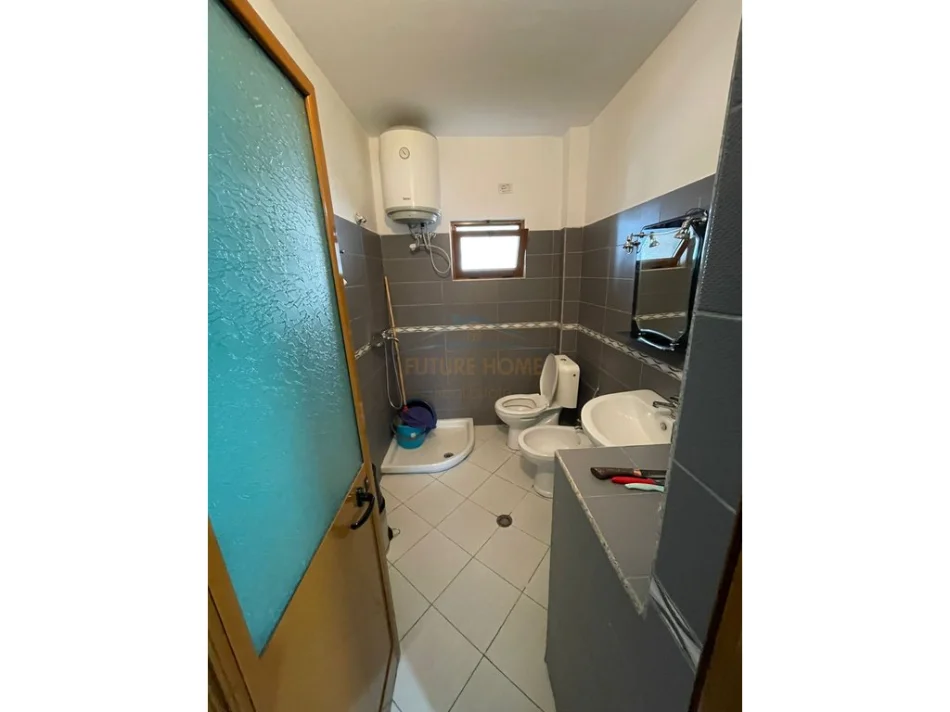 Tirane, jepet me qera apartament 1+1 Kati 6, 53 m² 400 € (Laprake)