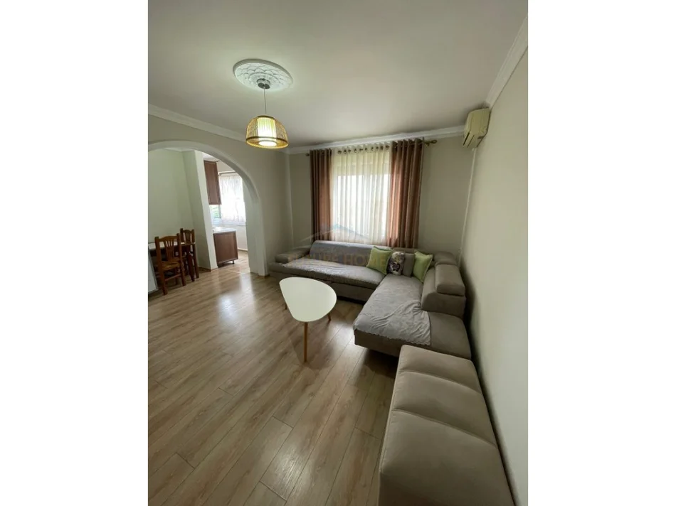 Tirane, jepet me qera apartament 1+1 Kati 6, 53 m² 400 € (Laprake)