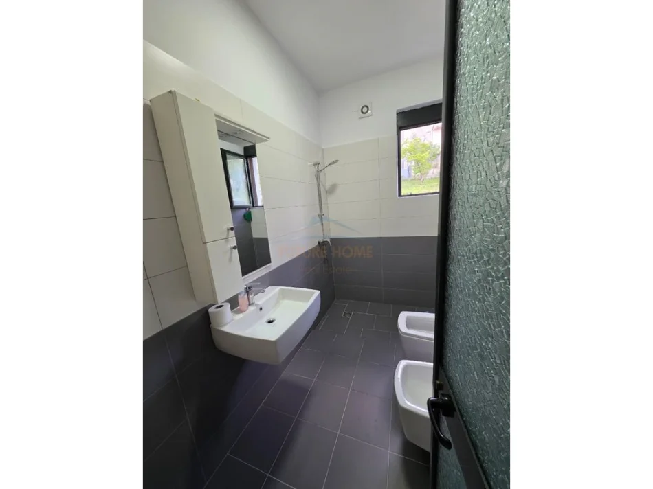 Tirane, jepet me qera apartament 3+1 Kati 1, 133 m² 600 € (Sauk)