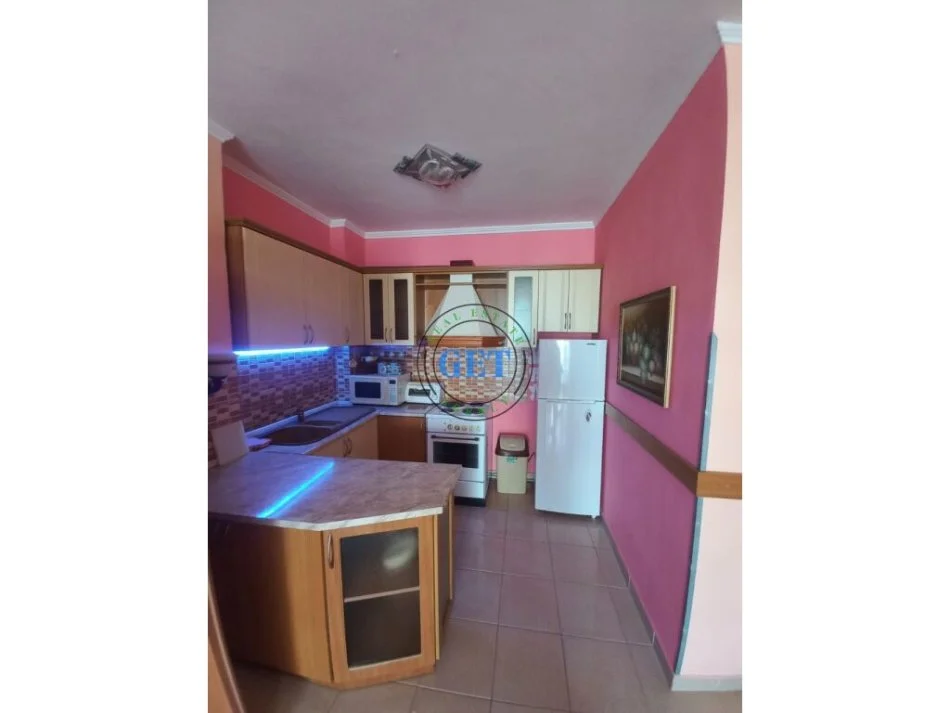 Durres, jepet me qera apartament 1+1 Kati 6, 60 m² 300 € (Plazh Iiliria)