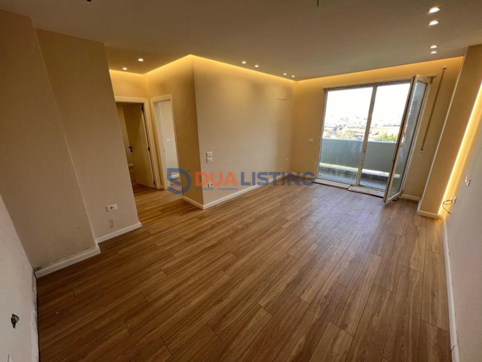 Tirane, shitet apartament 2+1+Ballkon Kati 3, 90 m² 165.000 € (Rruga e Kavajes)